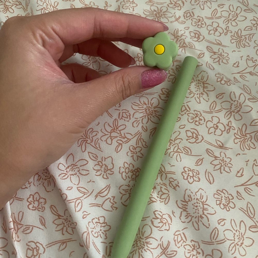 Green Flower apple pencil case